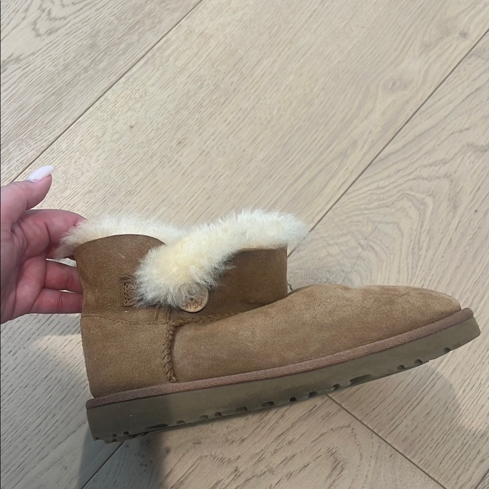 Uggs - Picture 4 of 5